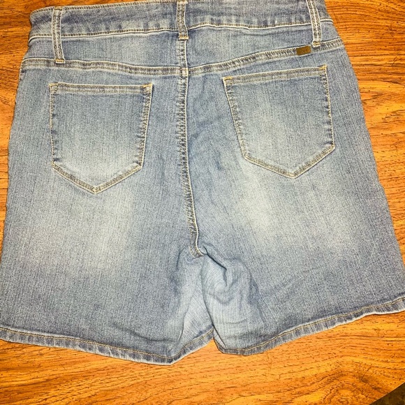 1822 Light Blue Denim Shorts SZ 14 - Picture 7 of 7